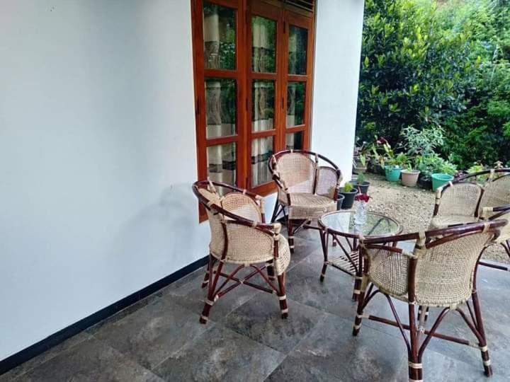 Stream Home Haputale Luaran gambar